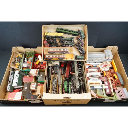 174 - Quantity of OO model railway accessories to include locomotives, trackside buildings, rolling stock,... 