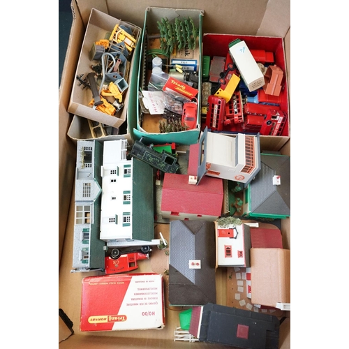 174 - Quantity of OO model railway accessories to include locomotives, trackside buildings, rolling stock,... 