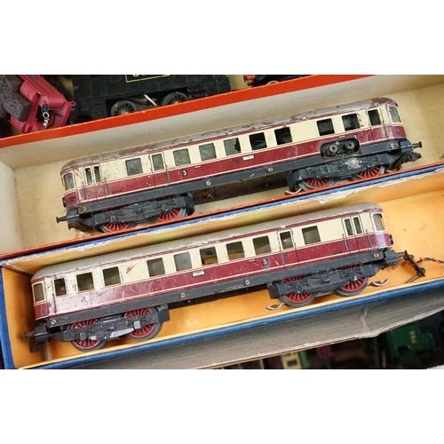 174 - Quantity of OO model railway accessories to include locomotives, trackside buildings, rolling stock,... 