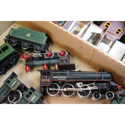 174 - Quantity of OO model railway accessories to include locomotives, trackside buildings, rolling stock,... 