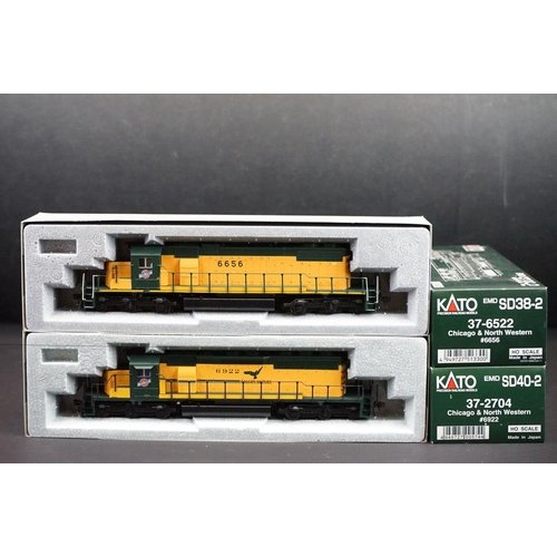 193 - Two boxed Kato HO gauge Chicago & North Western locomotives to include 37-2704 #6922 and 37-6522 #66... 