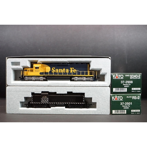 194 - Two boxed Kato HO gauge Santa Fe locomotives to include 37-2501 #2099 & 37-2908 #5027