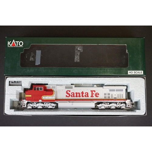 197 - Two boxed Kato HO gauge Santa Fe locomotives to include 37-3005 #3356 and 37-1208