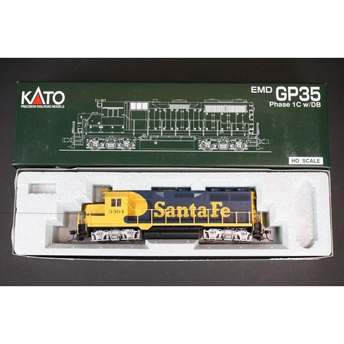 198 - Two boxed Kato HO gauge Santa Fe locomotives to include 37-1208 and 37-3006 #3364