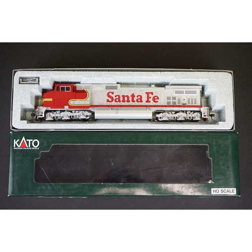 198 - Two boxed Kato HO gauge Santa Fe locomotives to include 37-1208 and 37-3006 #3364