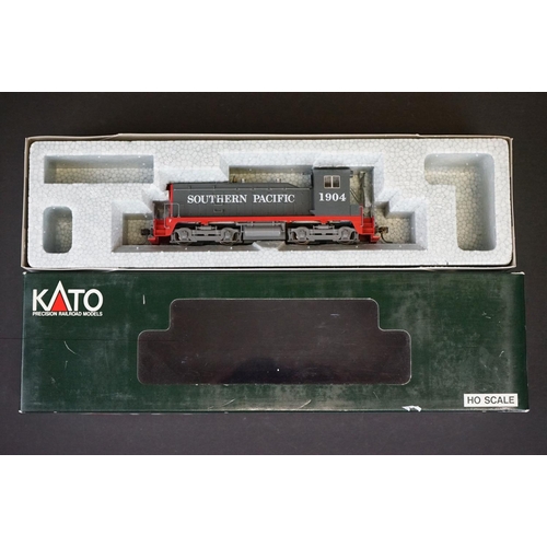 199 - Two boxed Kato HO gauge Southern Pacific locomotives to include 37-1206 #8105 and 37-11B #1904