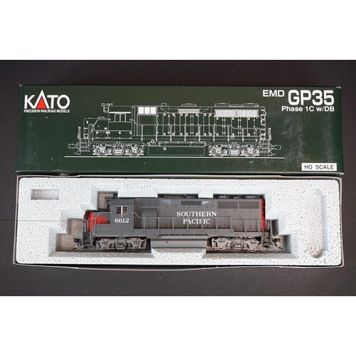 200 - Two boxed Kato HO gauge EMD GP35 Phase 1C w/DB Southern Pacific locomotives to include 37-3007 #6612... 