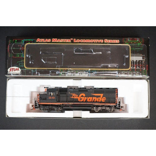 202 - Two boxed Atlas Master Locomotive Series HO gauge GP-40 Low Nose Rio Grande locomotives to include #... 