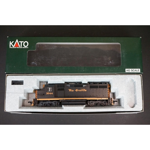 208 - Two boxed Kato HO gauge EMD GP35 Phase Ib Denver & Rio Grande locomotives to include 37-04A #3044 an... 