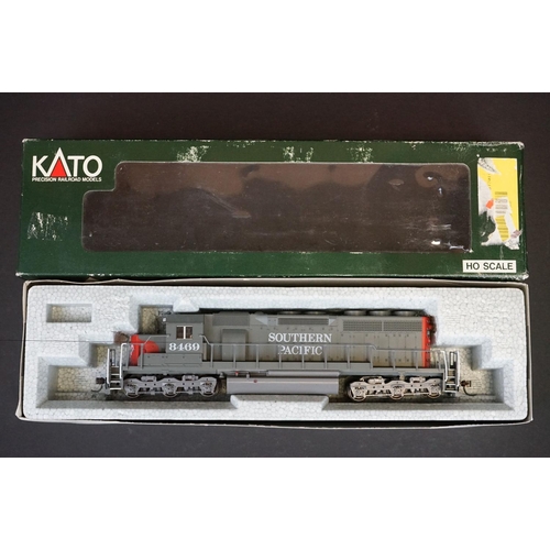 209 - Two boxed Kate HO gauge EMD SD40 Southern Pacific locomotives to include 37-01C and 37-01D, some box... 