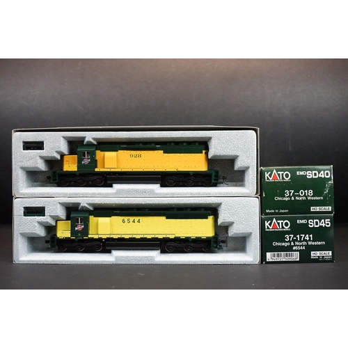 210 - Two boxed Kato HO gauge EMD SD40 Chicago & North Western locomotives to include 37-018 and 37-1741 #... 