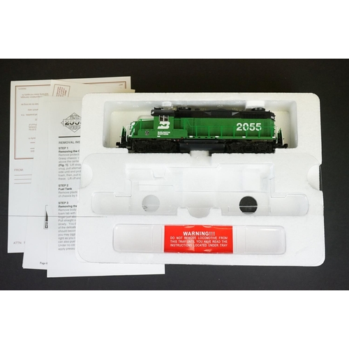 212 - Two boxed ltd edn Proto Series 2000 GP20 Locomotives to include 8120 BN #2063 & 8107 BN #2055 plus a... 