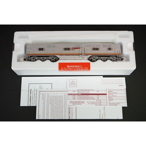 212 - Two boxed ltd edn Proto Series 2000 GP20 Locomotives to include 8120 BN #2063 & 8107 BN #2055 plus a... 