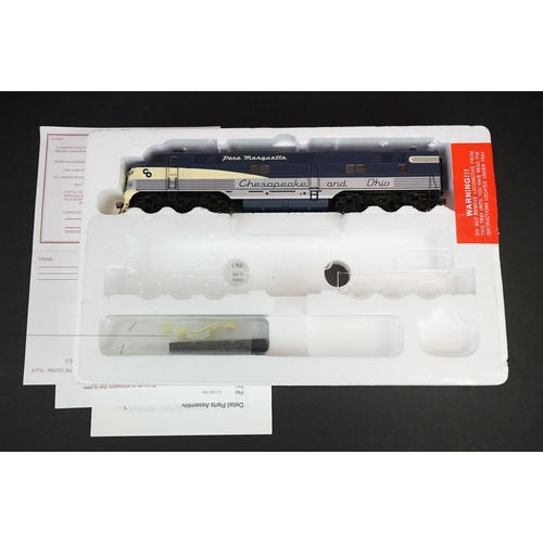 213 - Two boxed Proto Series HO gauge E7 Locomotives to include 21075 C&O #98 and 21074 C&O #95