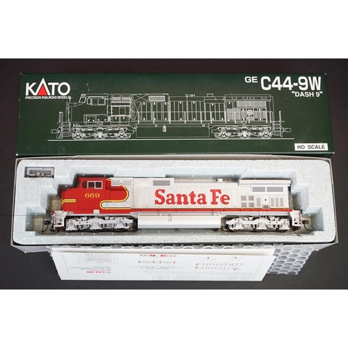 219 - Two boxed Kato HO gauge GE C44-9W DASH 9 Santa Fe locomotives to include 37-1203 #600 and 37-6157 #6... 