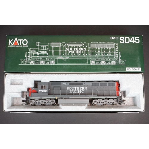 221 - Two boxed Kato HO gauge Southern Pacific locomtives to include 37-02B #6322 and 37-1713 #7500