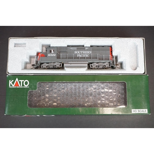 221 - Two boxed Kato HO gauge Southern Pacific locomtives to include 37-02B #6322 and 37-1713 #7500