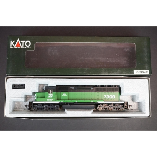 222 - Two boxed Kato HO gauge Burlington Northern locomotives to include 37-2701 #6333 and 37-01K White Ca... 