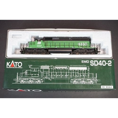 222 - Two boxed Kato HO gauge Burlington Northern locomotives to include 37-2701 #6333 and 37-01K White Ca... 