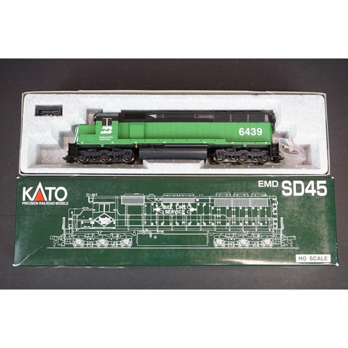 223 - Two boxed Kato HO gauge locomotives to include BN Hustle Muscle 851-102 and BN SD45 851-103