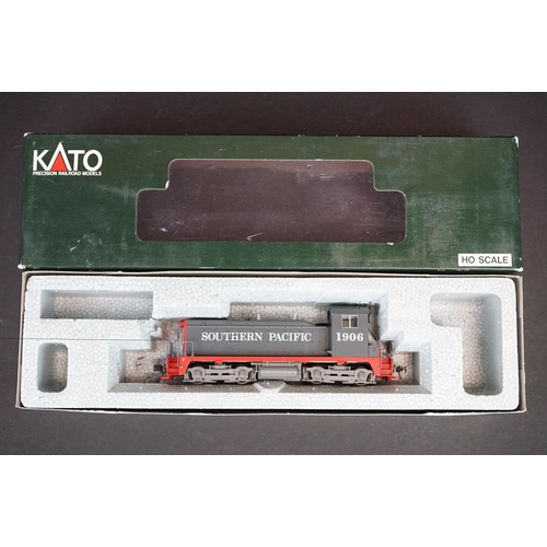 225 - Three boxed Kato HO gauge Southern Pacific locomotives to include 37-11C #1906, 37-1205 #8100 (some ... 