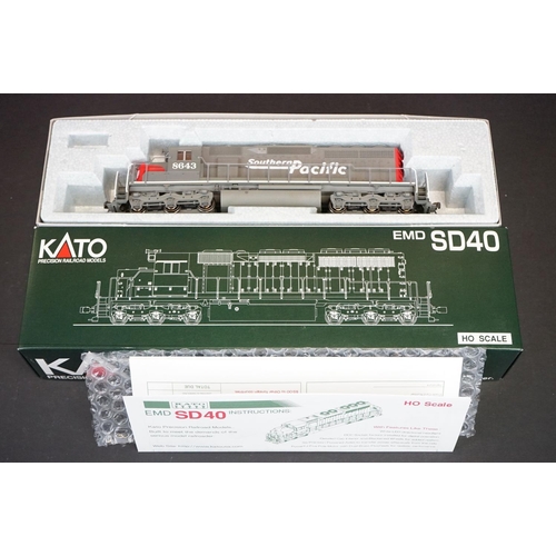 226 - Two boxed Kato HO gauge EMD SD40 37-6329 Wisconsin Central locomotives