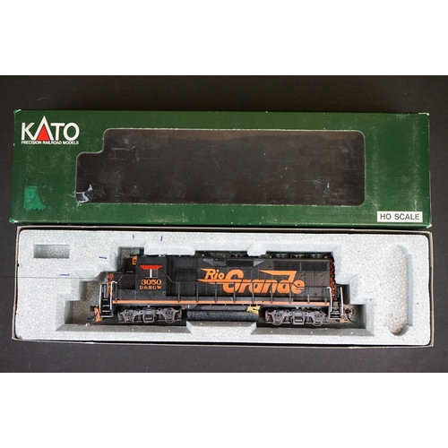 228 - Four boxed Kato Ho gauge locomotives with incorrect/re-stickered boxes, include BN #6335, SD40 CN #5... 