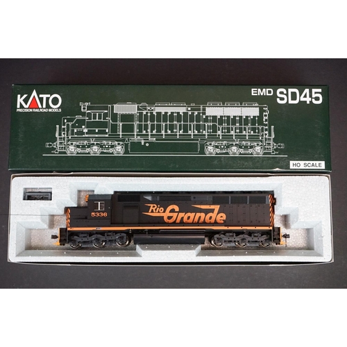 230 - Two boxed Kato HO gauge locomotives to include 37-01J Burlington Northern white cab #7306 and 37-174... 