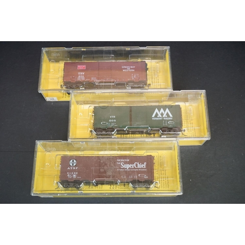 235 - 39 Boxed HO gauge items of rolling stock to include 10 x Bachmann, 6 x Walthers, 2 x AHM, 3 X Accura... 