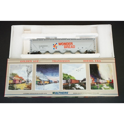 235 - 39 Boxed HO gauge items of rolling stock to include 10 x Bachmann, 6 x Walthers, 2 x AHM, 3 X Accura... 