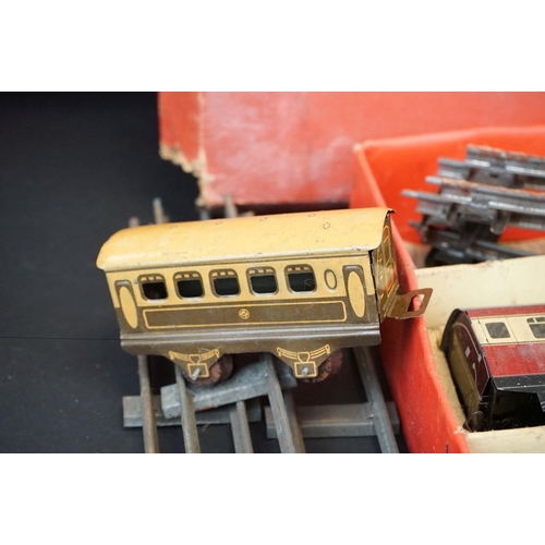 300A - Boxed Hornby O gauge Passenger Set No 31 containing 2 x locomotives, one with tender, 2 x coaches an... 