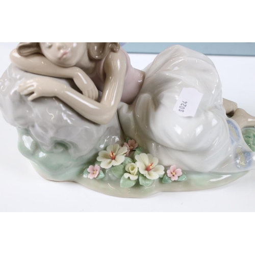 31 - Lladro Privilege ' Princess of the Fairies ' Figure, model 010.07694, boxed, 16cm long