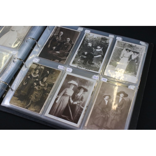 390 - Postcards - A collection of over 750 cards, mostly early 20th century depicting social history peopl... 