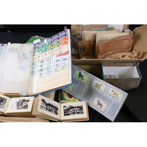 396 - Quantity of GB, Commonwealth and World stamps, in albums and loose, together with a quantity of ciga... 