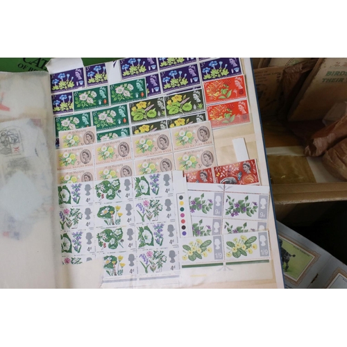 396 - Quantity of GB, Commonwealth and World stamps, in albums and loose, together with a quantity of ciga... 