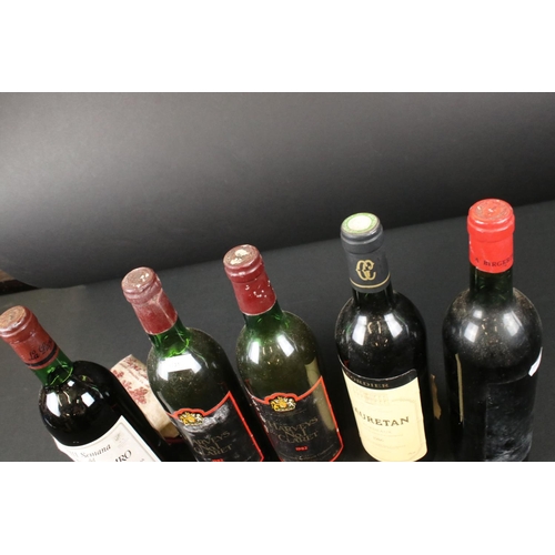 441 - A collection of five bottles of wine to include Laureate Bordeaux 1986, Rioja Cosecha 1986, Harveys ... 