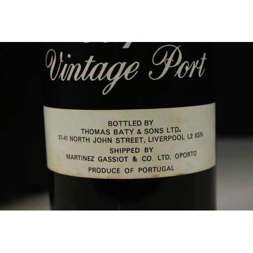 447 - A cased bottle of Martinez 1970 vintage port.