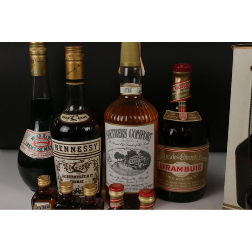 453 - A collection of six bottled spirits to include Benedictine, Glayva, Drambuie, Southern Comfort, Henn... 