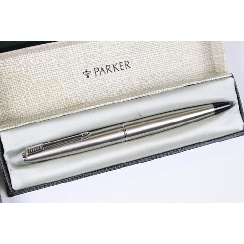 190 - Two fountain pens to include a Parker example together with two Aerograph air brushing pens.