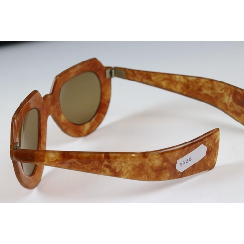 191 - A pair of ladies mid 20th century sunglasses with bakelite frames.