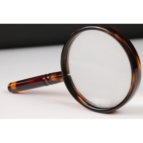 220 - Mid 20th century Tortoiseshell effect Magnifying Glass, 19cm long