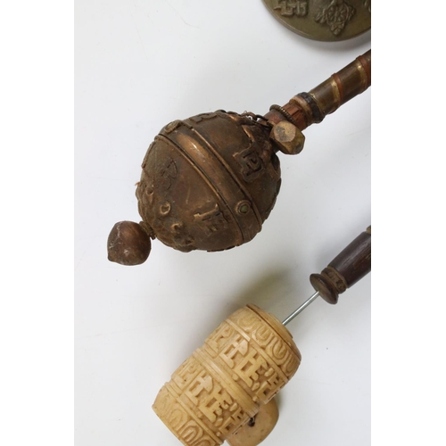 247 - A small group of oriental collectables to include a set of Tibetan Tingsha Bells / Cymbals, three pr... 