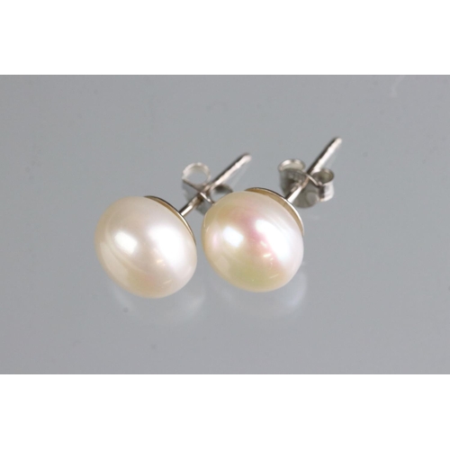 259 - Pair of freshwater pearl stud earrings on silver posts