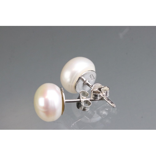 259 - Pair of freshwater pearl stud earrings on silver posts