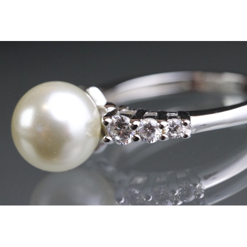 277 - Silver, CZ & central freshwater pearl dress ring