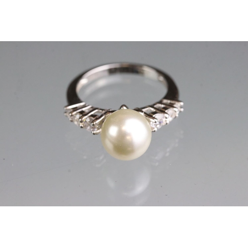 277 - Silver, CZ & central freshwater pearl dress ring