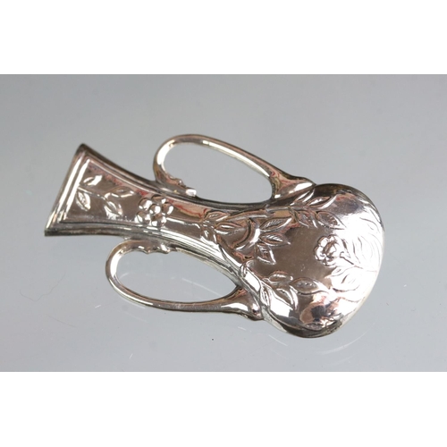 289 - Silver vase shaped posy brooch