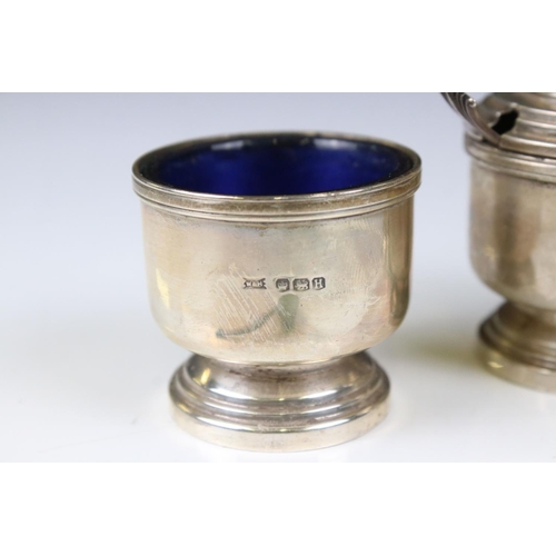 295 - A fully hallmarked sterling silver cruet set to include pepperette, salt and spoon with liner and mu... 