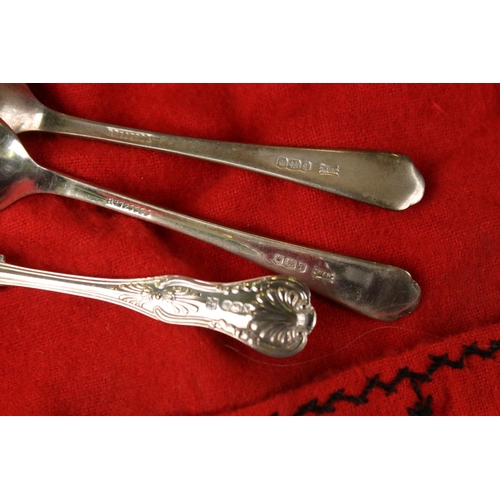 325 - A collection of mainly silver plated cutlery to include fish knives, butter knives...etc..together w... 