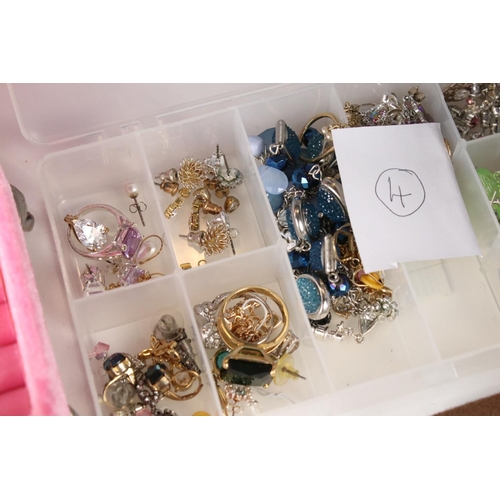 330 - A large mixed collection of vintage and contemporary costume jewellery to include silver examples.